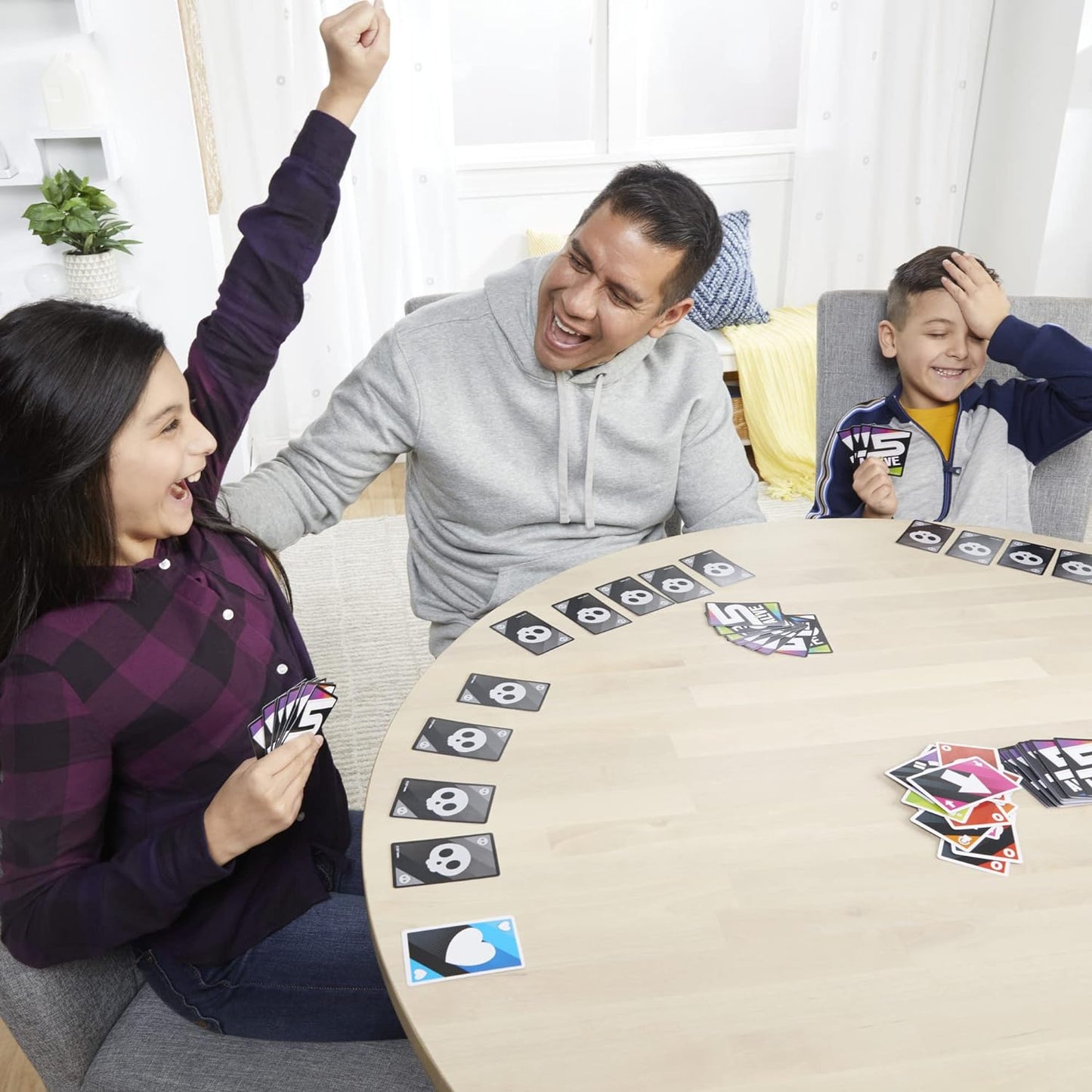 Hasbro Gaming 5 Alive Card Game, Fast-Paced Game for Kids and Families, Easy to Learn, 2 to 6 Players, Fun Summer Activities, Vacation Travel Essentials, Ages 8+