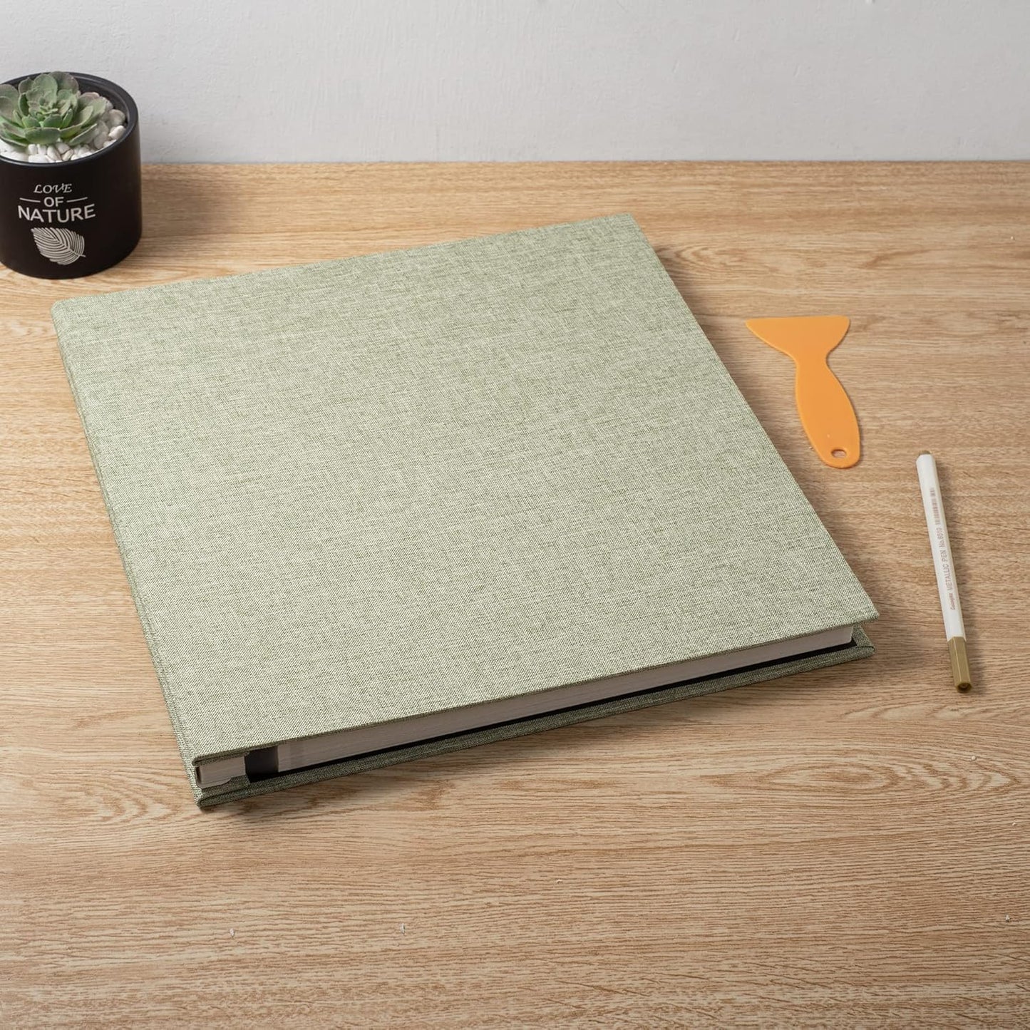Large Photo Album Self Adhesive Scrapbook Album for 4×6 8×10 Pictures DIY Magnetic Linen Cover Album 60 Pages for Family Wedding Gifts with Metal Pen and Plastic Board