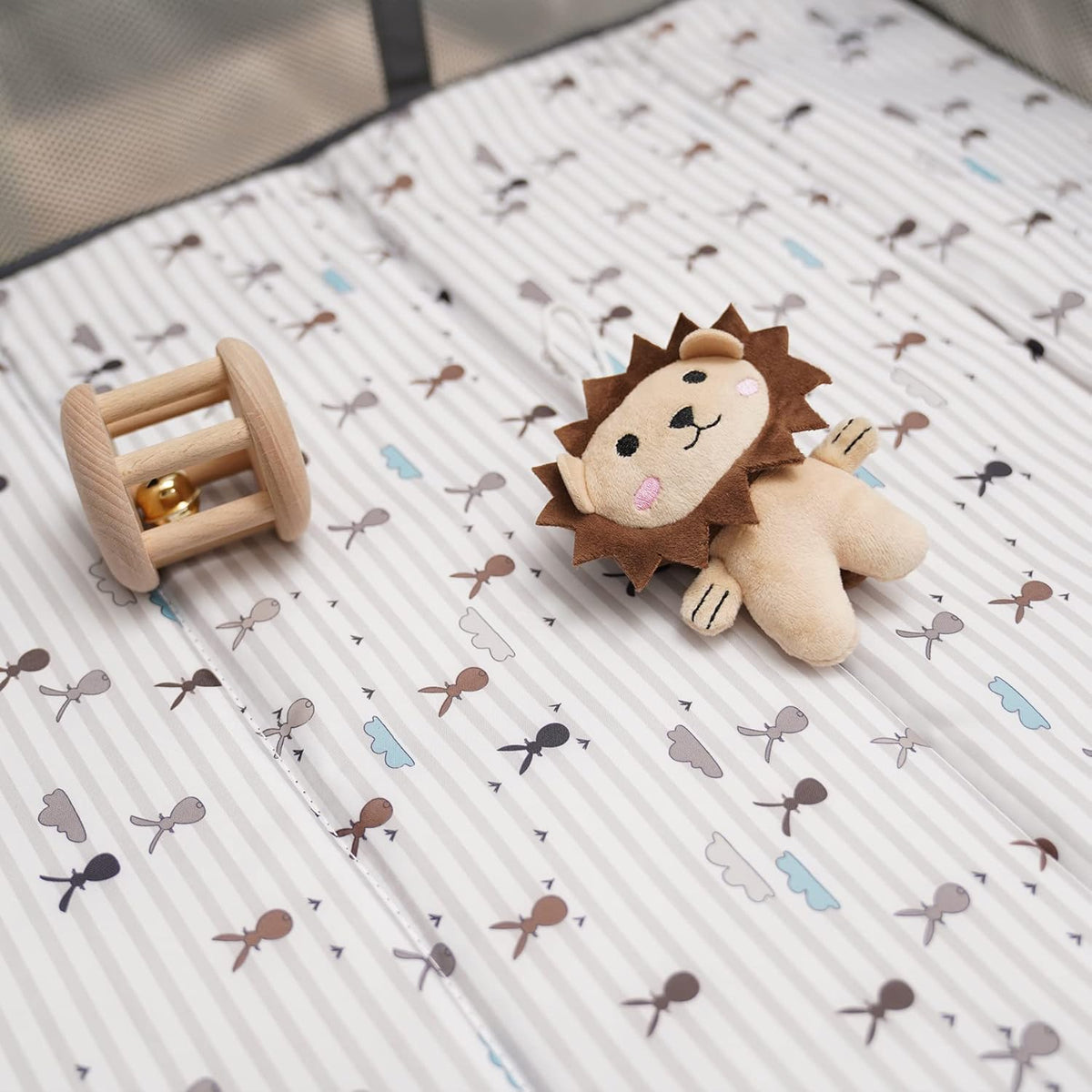 Pamo Babe Portable Playard,Sturdy Play Yard with Padded Mat and Toy bar with Soft Toys