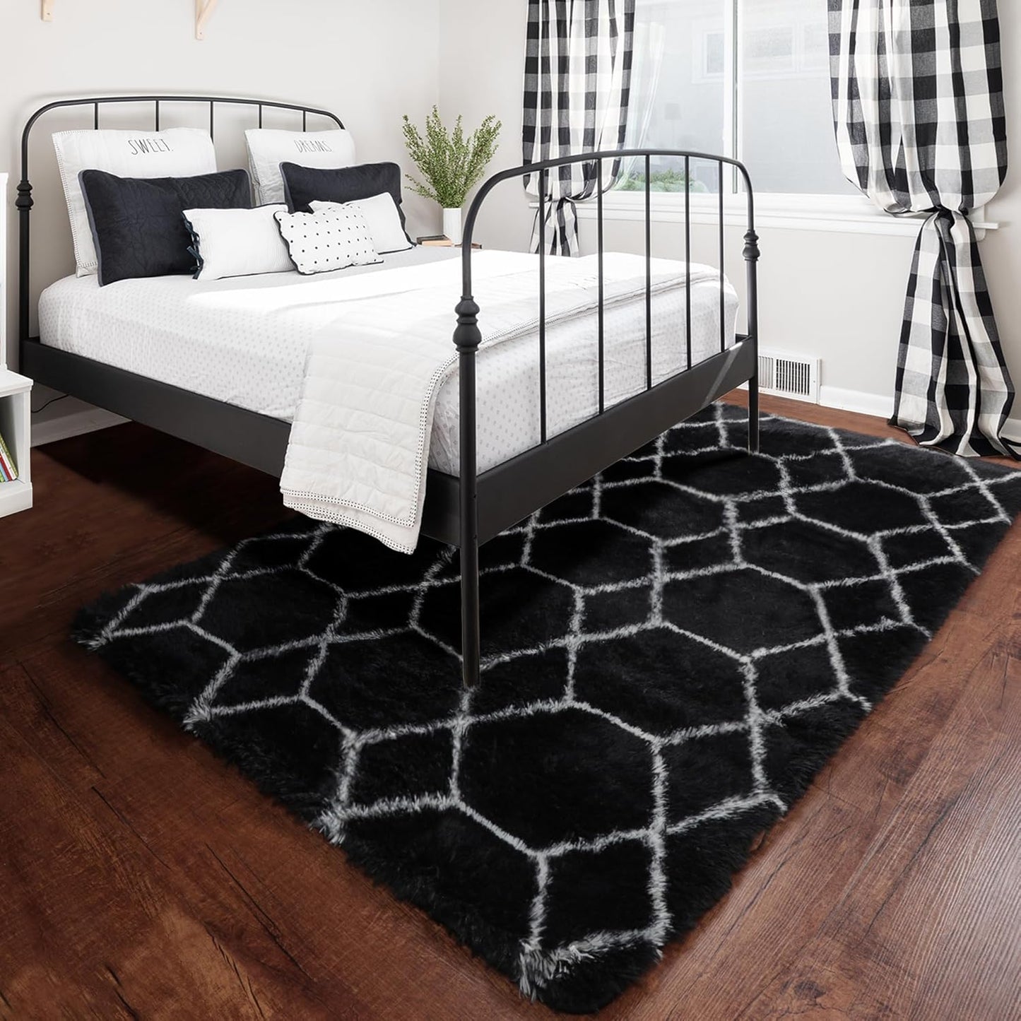 ONASAR Area Rugs for Living Room Bedroom, 5x8 Washable Fluffy Black and White Rug, Geometric Boho Soft Plush Shaggy Fuzzy Floor Carpet for Nursery Kids Girls Boys Teen Dorm Home Decor Aesthetic