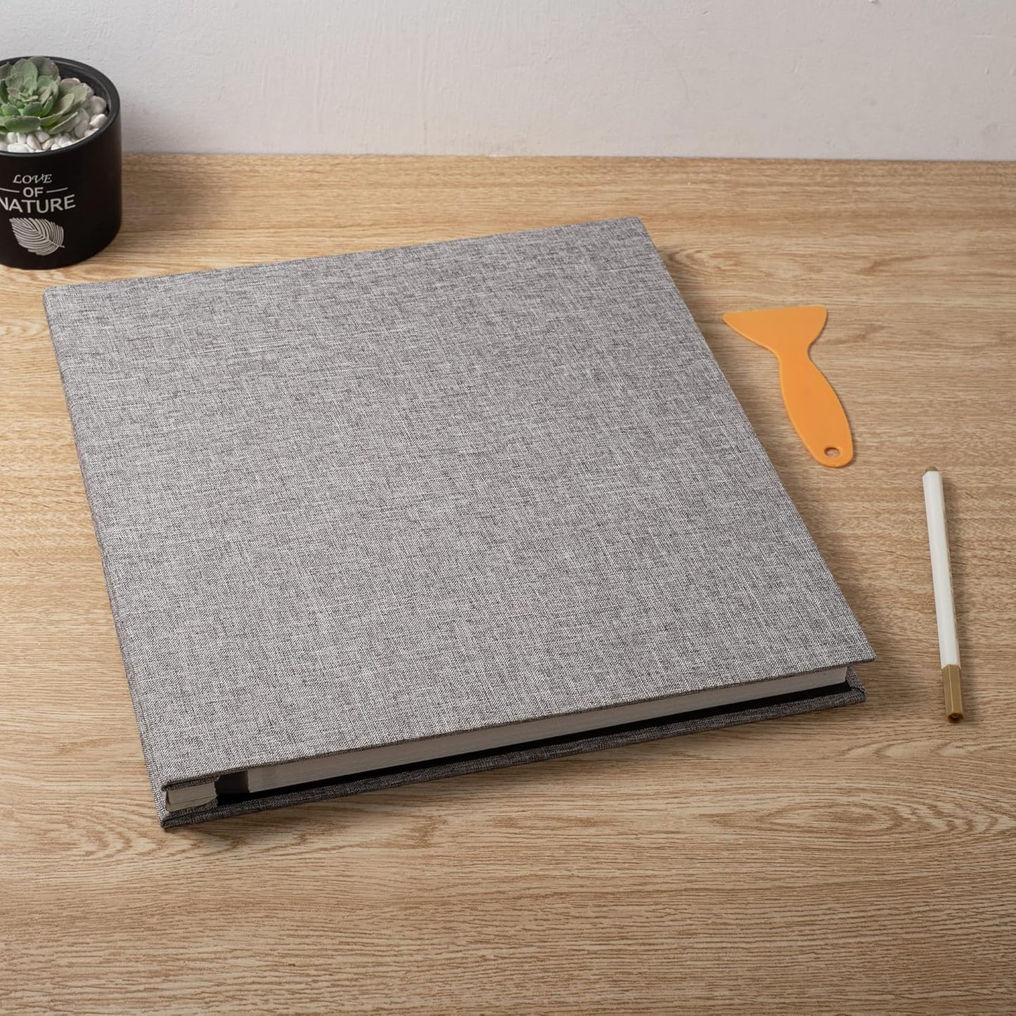 Large Photo Album Self Adhesive Scrapbook Album for 4×6 5×7 8×10 Pictures DIY Magnetic Linen Cover Album 40 Pages for Family Wedding Gifts with Metal Pen and Plastic Board