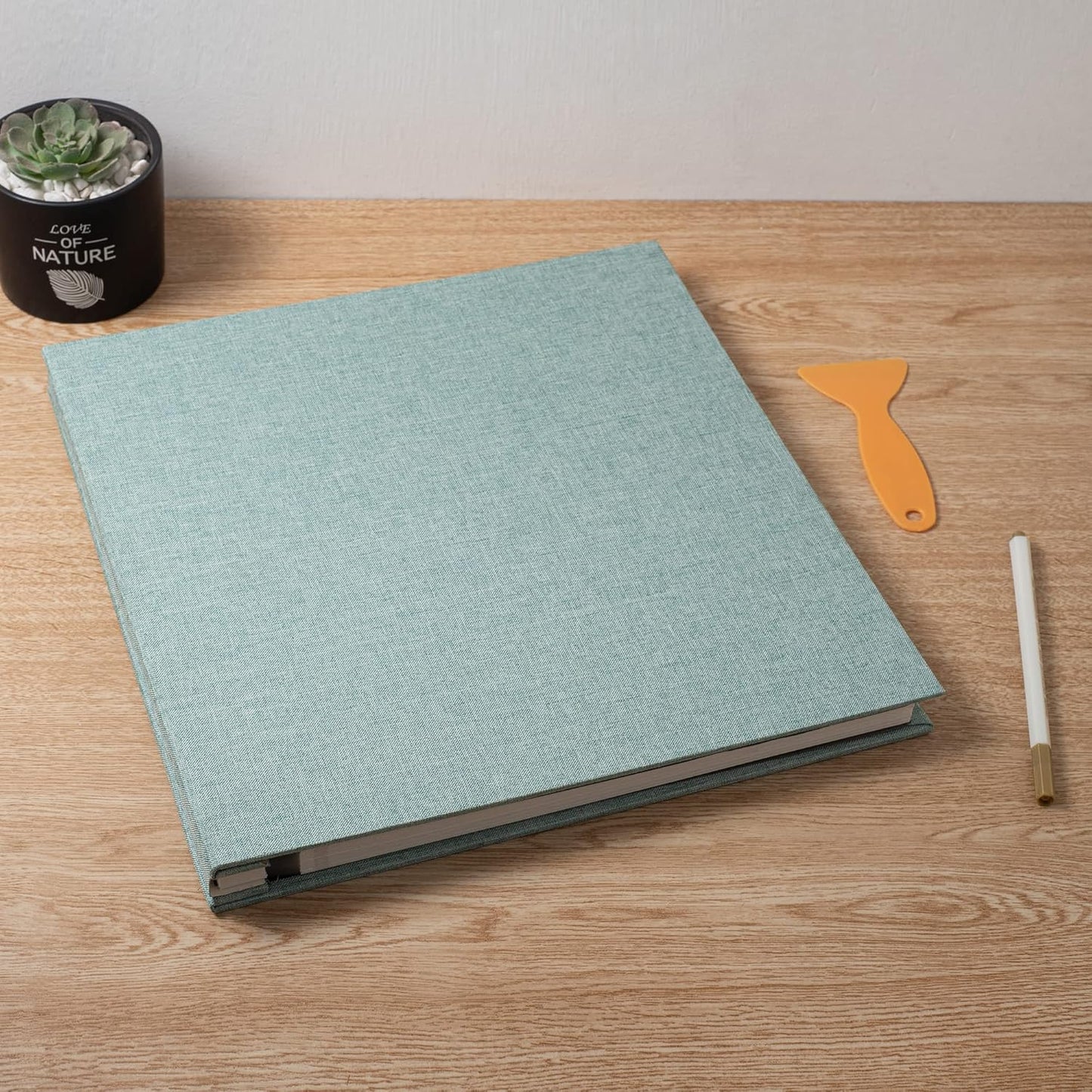 Large Photo Album Self Adhesive Scrapbook Album for 4×6 5×7 8×10 Pictures DIY Magnetic Linen Cover Album 60 Pages for Family Wedding Gifts with Metal Pen and Plastic Board