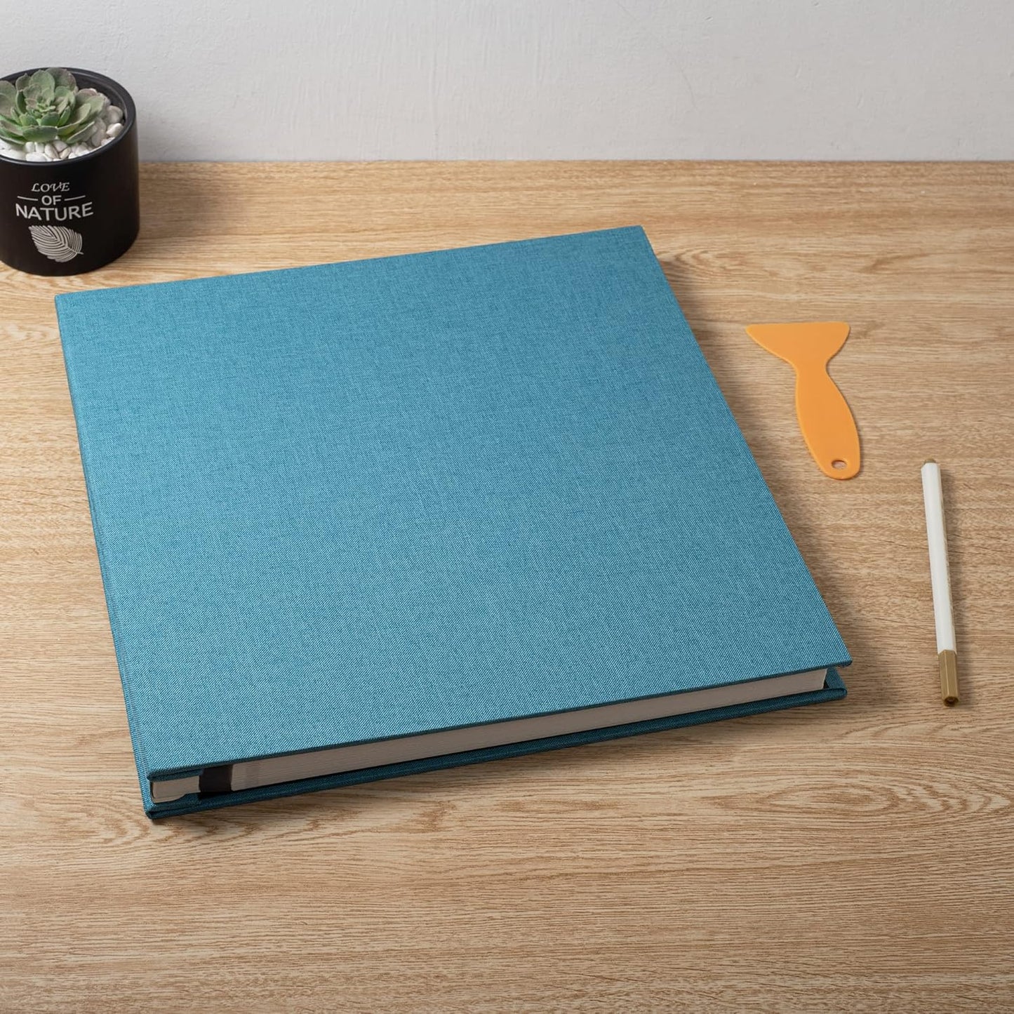 Large Photo Album Self Adhesive Scrapbook Album for 4×6 8×10 Pictures DIY Magnetic Linen Cover Album 40 Pages for Family Wedding Gifts with Metal Pen and Plastic Board